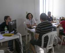 Estado entrega primeiros cartões de até R$ 50 mil para reconstrução de casas em Rio Bonito do Iguaçu