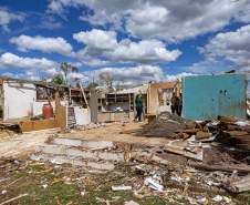 Histórias comoventes: moradores de Rio Bonito do Iguaçu começam a reconstruir a vida