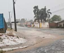 Após temporal com granizo, Estado envia lonas, telhas e kits dormitório para Ponta Grossa