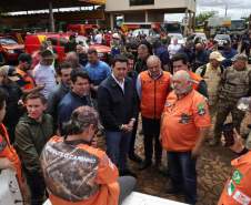 Em Rio Bonito do Iguaçu, Ratinho Junior anuncia força-tarefa para reconstrução das casas