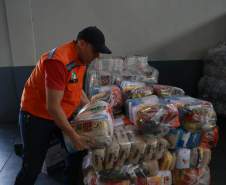 Com mais de mil desalojados e desabrigados, governo e municípios preparam abrigos