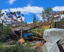 Defesa Civil do Paraná atua em 33 municípios para reparar danos causados pelos vendavais