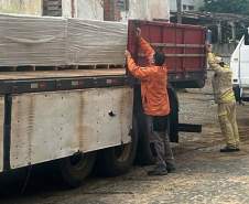 Com envio das primeiras 2.600 telhas, Estado amplia apoio a Ponta Grossa após granizo