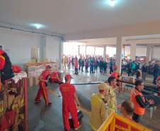 Após temporal, Estado envia 3,2 mil telhas e lonas para atender moradores de Apucarana
