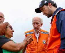Governador em exercício vistoria estragos causados por temporal em Apucarana