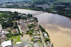 Governador determina contratação de hotéis e pousadas para desabrigados das chuvas