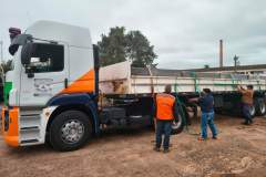 Defesa Civil envia 2.600 telhas para imóveis danificados pelo tornado em Piraí do Sul