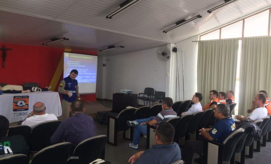 2ª CORPDEC Realiza Encontro de Voluntários de Defesa Civil - No dia 24 de Novembro de 2016 (quinta-feira), a 2ª CORPDEC realizou um Encontro de Voluntários Defesa Civil no Município de Ponta Grossa, no Auditório da Sede do 2º GB;
- Este encontro teve a finalidade de promover a conscientização e a capacitação dos voluntários, para ações de enfrentamento de eventos danosos, naturais ou antropogênicos, bem como o enfrentamento de situações emergenciais
