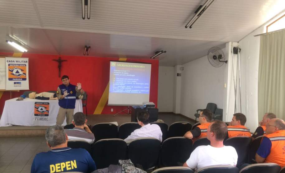 2ª CORPDEC Realiza Encontro de Voluntários de Defesa Civil - No dia 24 de Novembro de 2016 (quinta-feira), a 2ª CORPDEC realizou um Encontro de Voluntários Defesa Civil no Município de Ponta Grossa, no Auditório da Sede do 2º GB;
- Este encontro teve a finalidade de promover a conscientização e a capacitação dos voluntários, para ações de enfrentamento de eventos danosos, naturais ou antropogênicos, bem como o enfrentamento de situações emergenciais