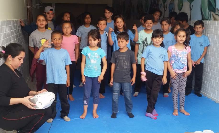 DEFESA CIVIL REALIZA ENTREGA DE LATAS DE LEITE ARRECADADAS NO IV ENCOTRO DOS VOLUNTÁRIOS AO INSTITUTO AMA. Na última quarta-feira (23/11), representantes da Coordenadoria Estadual de Proteção e Defesa Civil realizaram a entrega de 65 latas de leite ao Instituto AMA.
Essas latas de leite foram arrecadadas como forma de inscrição para o IV Encontro dos Voluntários de Defesa Civil.
