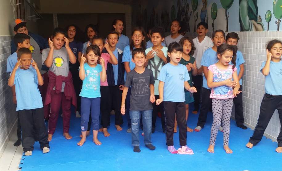 DEFESA CIVIL REALIZA ENTREGA DE LATAS DE LEITE ARRECADADAS NO IV ENCOTRO DOS VOLUNTÁRIOS AO INSTITUTO AMA. Na última quarta-feira (23/11), representantes da Coordenadoria Estadual de Proteção e Defesa Civil realizaram a entrega de 65 latas de leite ao Instituto AMA.
Essas latas de leite foram arrecadadas como forma de inscrição para o IV Encontro dos Voluntários de Defesa Civil.