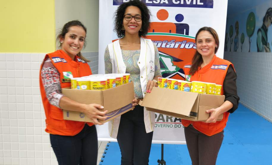Na última quarta-feira (23/11), representantes da Coordenadoria Estadual de Proteção e Defesa Civil realizaram a entrega de 65 latas de leite ao Instituto AMA.
Essas latas de leite foram arrecadadas como forma de inscrição para o IV Encontro dos Voluntários de Defesa Civil.
