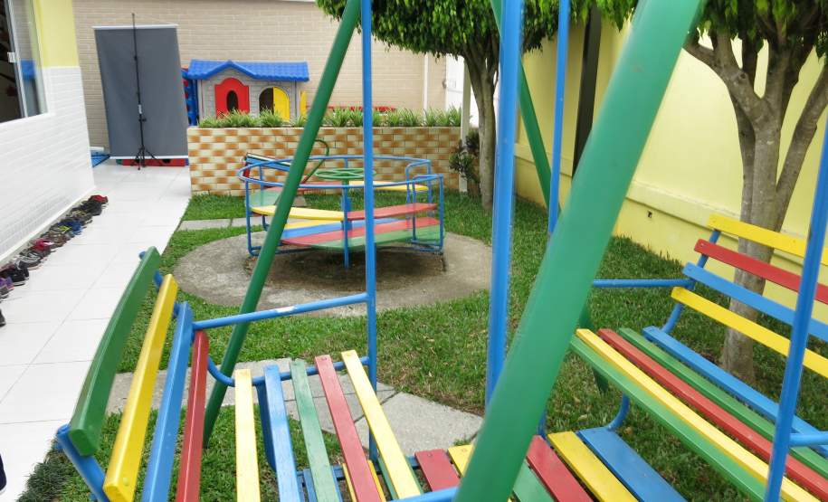 Na última quarta-feira (23/11), representantes da Coordenadoria Estadual de Proteção e Defesa Civil realizaram a entrega de 65 latas de leite ao Instituto AMA.
Essas latas de leite foram arrecadadas como forma de inscrição para o IV Encontro dos Voluntários de Defesa Civil.