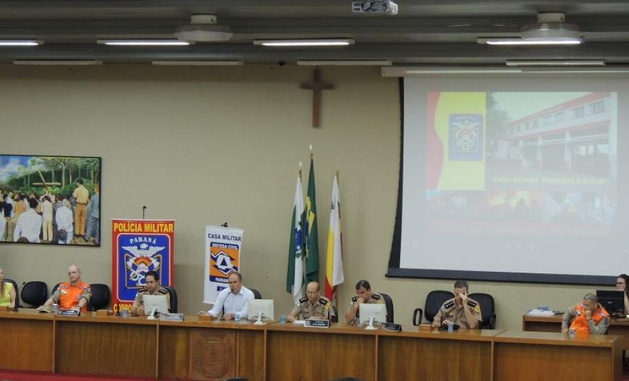 Mais de 130 servidores dos Centros Municipais de Educação Infantil (CMEIs) da cidade de Maringá, participaram do curso da Brigada Escolar no ano de 2016. Em solenidade na câmara de vereadores do município e, com a presença de autoridades, foi realizado na última quinta-feira (24/11), a entrega do certificado de conclusão da capacitação aos participantes.