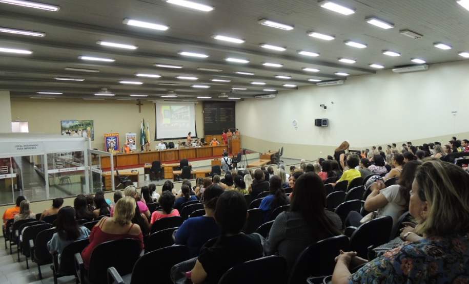 Mais de 130 servidores dos Centros Municipais de Educação Infantil (CMEIs) da cidade de Maringá, participaram do curso da Brigada Escolar no ano de 2016. Em solenidade na câmara de vereadores do município e, com a presença de autoridades, foi realizado na última quinta-feira (24/11), a entrega do certificado de conclusão da capacitação aos participantes.