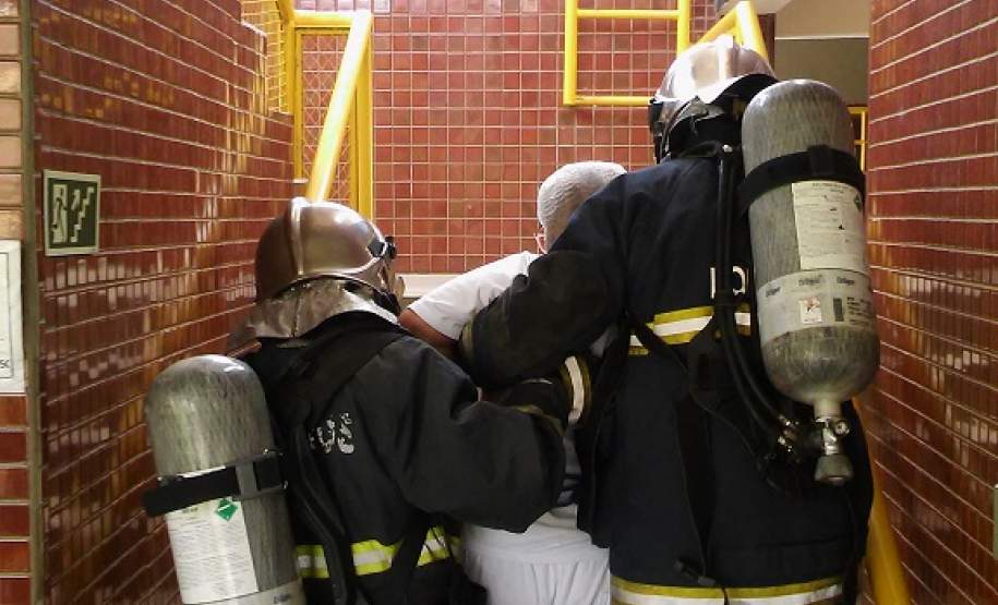 O Segundo Grupamento de Bombeiros participou no dia 07 de Dezembro de 2016,  do treinamento de Plano de Abandono  na Unidade Centro Esportivo do SESC – PG, sito a rua  Ciro de Lima Garcia, nº 70, Vila Nova