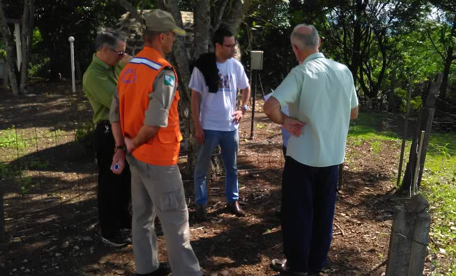 3ª CORPDEC e UEL apoiam a instalação definitiva de Sismógrafo em Londrina - PR. 3ª CORPDEC e UEL apoiam a instalação definitiva de Sismógrafo em Londrina - PR.