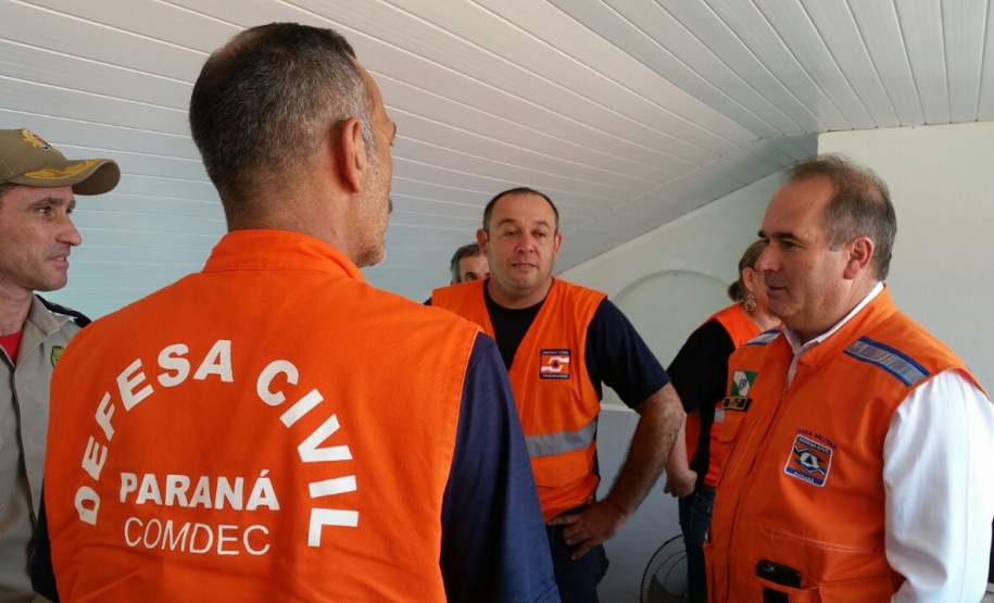 Defesa Civil envia equipes para avaliar situação de Paranaguá Defesa Civil envia equipes para avaliar situação de Paranaguá