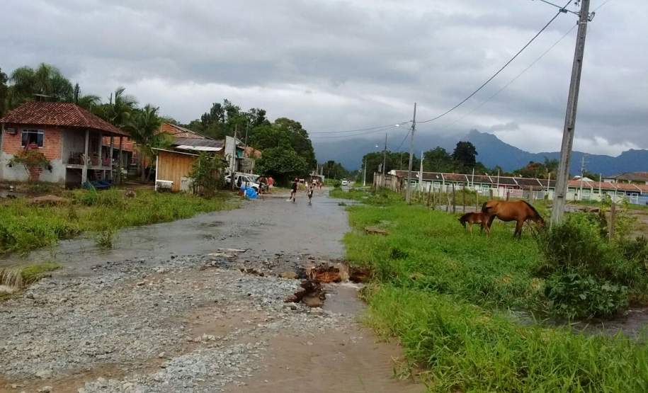 Defesa Civil envia equipes para avaliar situação de Paranaguá Defesa Civil envia equipes para avaliar situação de Paranaguá