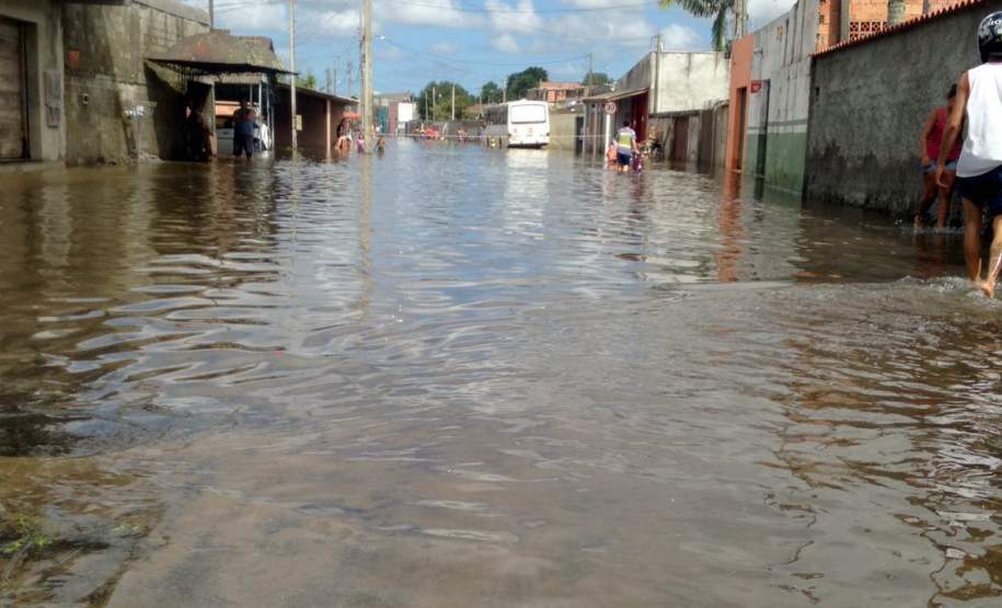 Defesa Civil envia equipes para avaliar situação de Paranaguá Defesa Civil envia equipes para avaliar situação de Paranaguá