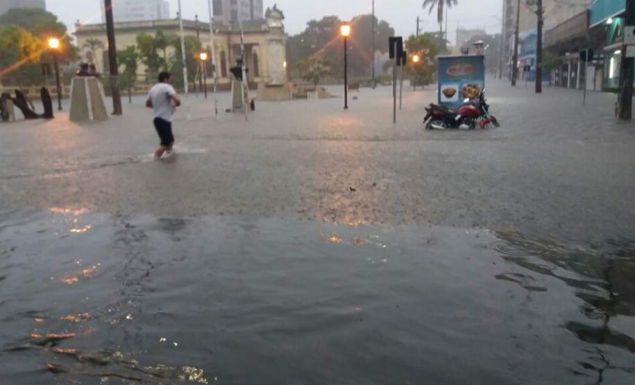 Defesa Civil envia equipes para avaliar situação de Paranaguá Defesa Civil envia equipes para avaliar situação de Paranaguá