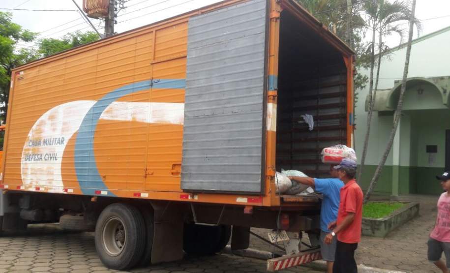 COORDENADORIA ESTADUAL DE PROTEÇÃO E DEFESA CIVIL E PROVOPAR ESTADUAL ENVIAM AJUDA HUMANITÁRIA A MUNICÍPIO ATINGIDO POR ENXURRADA COORDENADORIA ESTADUAL DE PROTEÇÃO E DEFESA CIVIL E PROVOPAR ESTADUAL ENVIAM AJUDA HUMANITÁRIA A MUNICÍPIO ATINGIDO POR ENXURRADA