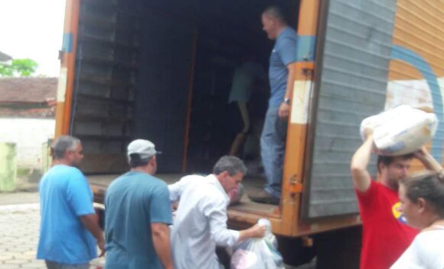 COORDENADORIA ESTADUAL DE PROTEÇÃO E DEFESA CIVIL E PROVOPAR ESTADUAL ENVIAM AJUDA HUMANITÁRIA A MUNICÍPIO ATINGIDO POR ENXURRADA COORDENADORIA ESTADUAL DE PROTEÇÃO E DEFESA CIVIL E PROVOPAR ESTADUAL ENVIAM AJUDA HUMANITÁRIA A MUNICÍPIO ATINGIDO POR ENXURRADA