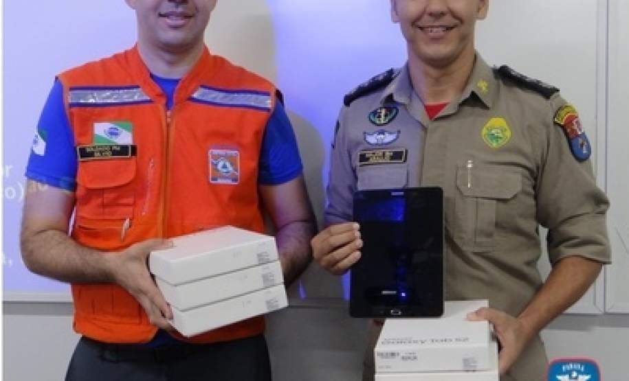 COORDENADORIA ESTADUAL DE PROTEÇÃO E DEFESA CIVIL ENTREGA 60 TABLETS ÀS REGIONAIS EM TODO O ESTADO. COORDENADORIA ESTADUAL DE PROTEÇÃO E DEFESA CIVIL ENTREGA 60 TABLETS ÀS REGIONAIS EM TODO O ESTADO.