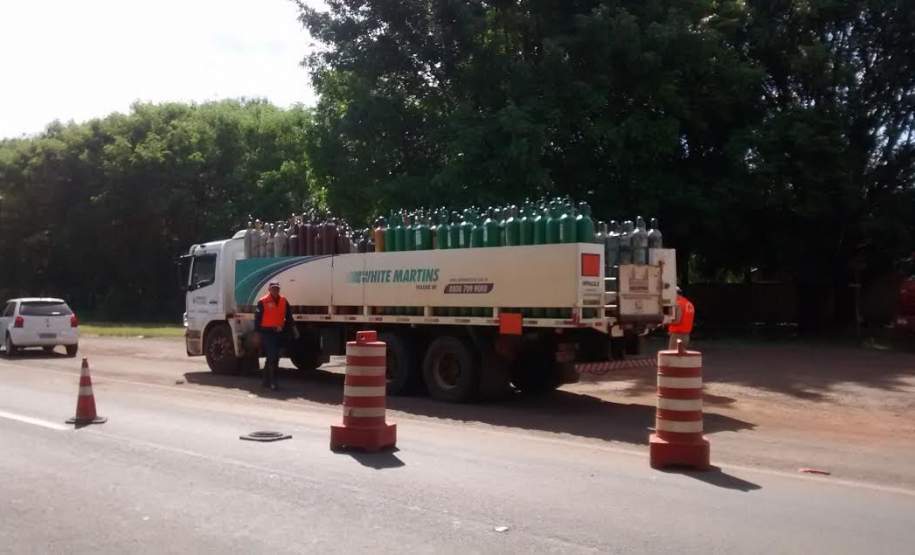 Fiscalização Prod. Perigosos Rod. BR 369 Posto PRF Ibiporã-PR. Fiscalização Prod. Perigosos Rod. BR 369 Posto PRF Ibiporã-PR.