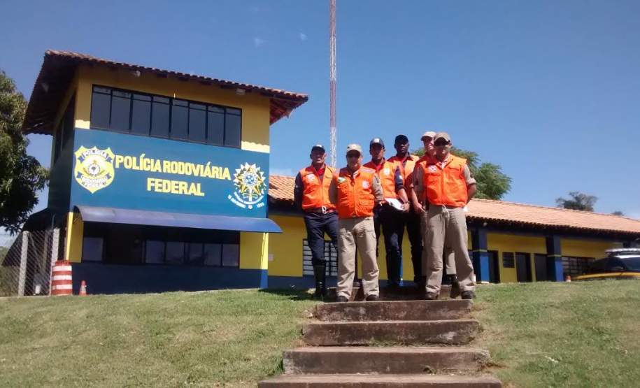 Fiscalização Prod. Perigosos Rod. BR 369 Posto PRF Ibiporã-PR. Fiscalização Prod. Perigosos Rod. BR 369 Posto PRF Ibiporã-PR.