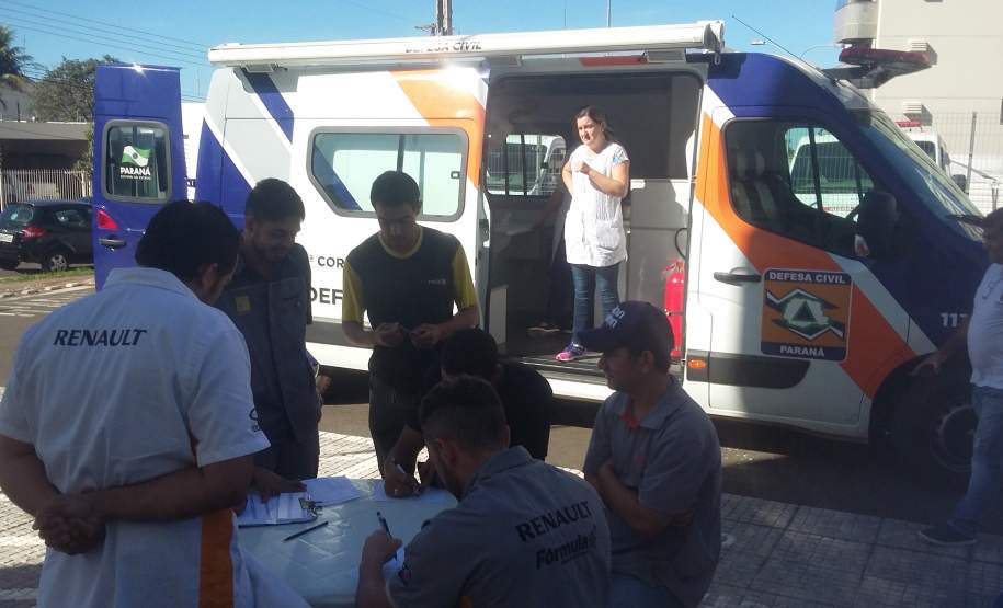 3ª CORPDEC apoia Campanha de Vacinação Contra a Dengue em Londrina 3ª CORPDEC apoia Campanha de Vacinação Contra a Dengue em Londrina