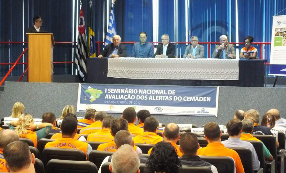 Defesa Civil do Paraná apresenta programas e ações em seminário nacional Defesa Civil do Paraná apresenta programas e ações em seminário nacional