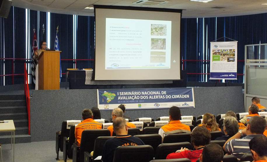 Defesa Civil do Paraná apresenta programas e ações em seminário nacional Defesa Civil do Paraná apresenta programas e ações em seminário nacional