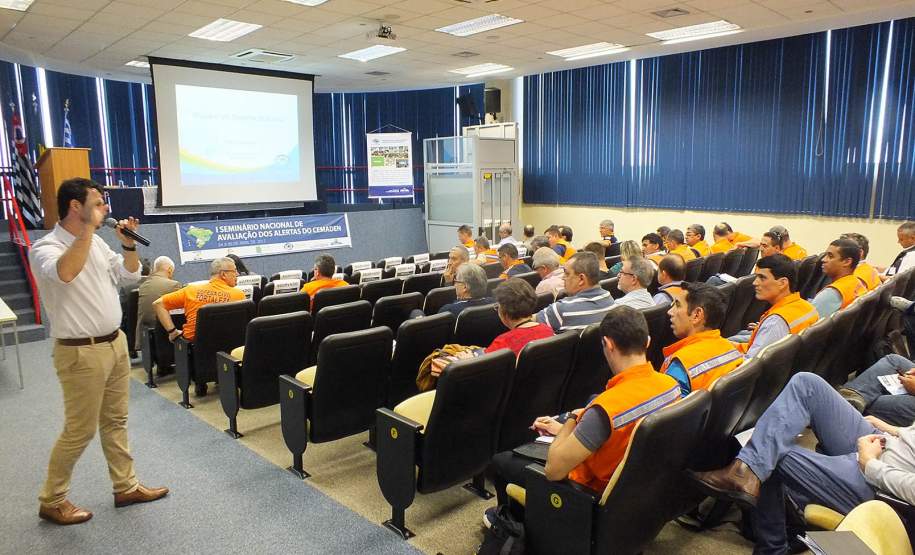 Defesa Civil do Paraná apresenta programas e ações em seminário nacional Defesa Civil do Paraná apresenta programas e ações em seminário nacional