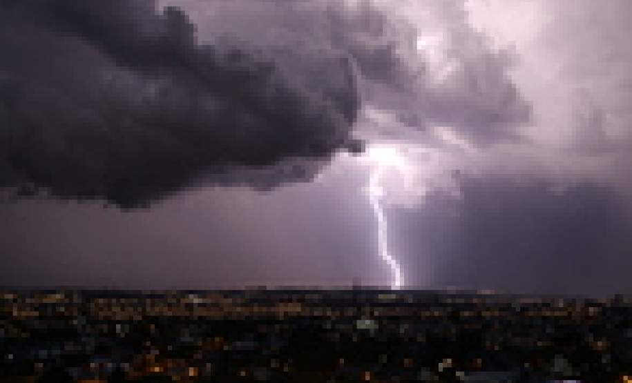 Tempestades atingem todo o Estado e derrubam árvores na RMC