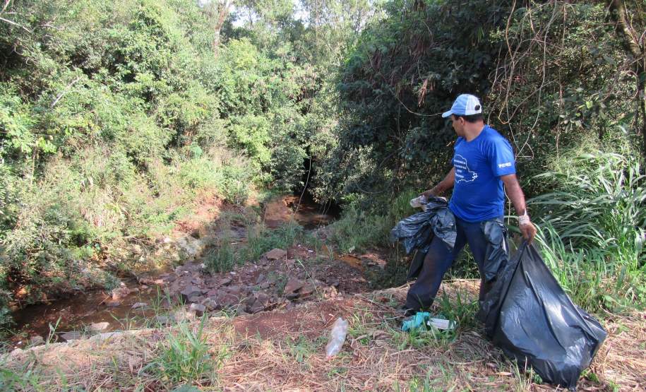 Voluntários retiram mais de 26 toneladas de lixo da bacia do Rio Cascavel