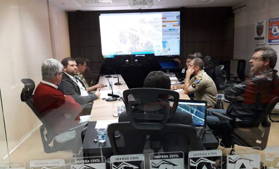 Coordenadoria Estadual de Proteção e Defesa Civil, realiza reunião sobre o Reestabelecimento das Condições de Acessibilidade na Região da “FLORESTA” – no Litoral Paranaense Coordenadoria Estadual de Proteção e Defesa Civil, realiza reunião sobre o Reestabelecimento das Condições de Acessibilidade na Região da “FLORESTA” – no Litoral Paranaense