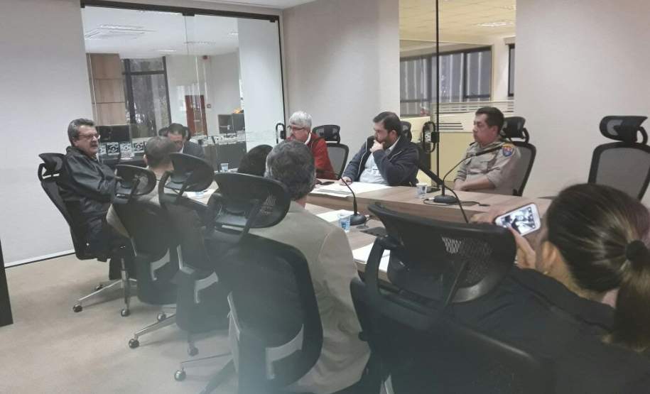 Coordenadoria Estadual de Proteção e Defesa Civil, realiza reunião sobre o Reestabelecimento das Condições de Acessibilidade na Região da “FLORESTA” – no Litoral Paranaense Coordenadoria Estadual de Proteção e Defesa Civil, realiza reunião sobre o Reestabelecimento das Condições de Acessibilidade na Região da “FLORESTA” – no Litoral Paranaense