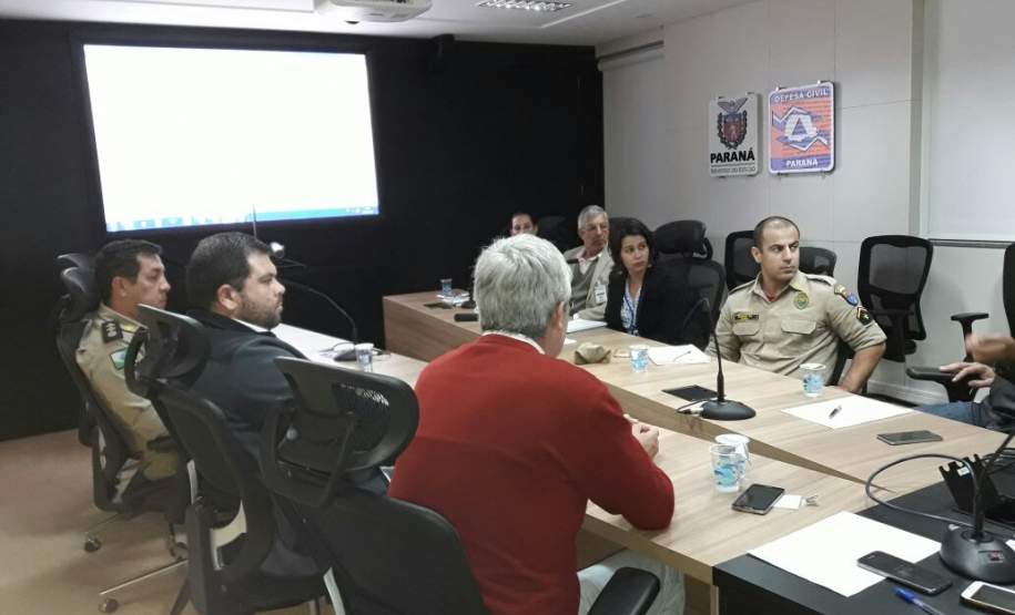 Coordenadoria Estadual de Proteção e Defesa Civil, realiza reunião sobre o Reestabelecimento das Condições de Acessibilidade na Região da “FLORESTA” – no Litoral Paranaense Coordenadoria Estadual de Proteção e Defesa Civil, realiza reunião sobre o Reestabelecimento das Condições de Acessibilidade na Região da “FLORESTA” – no Litoral Paranaense
