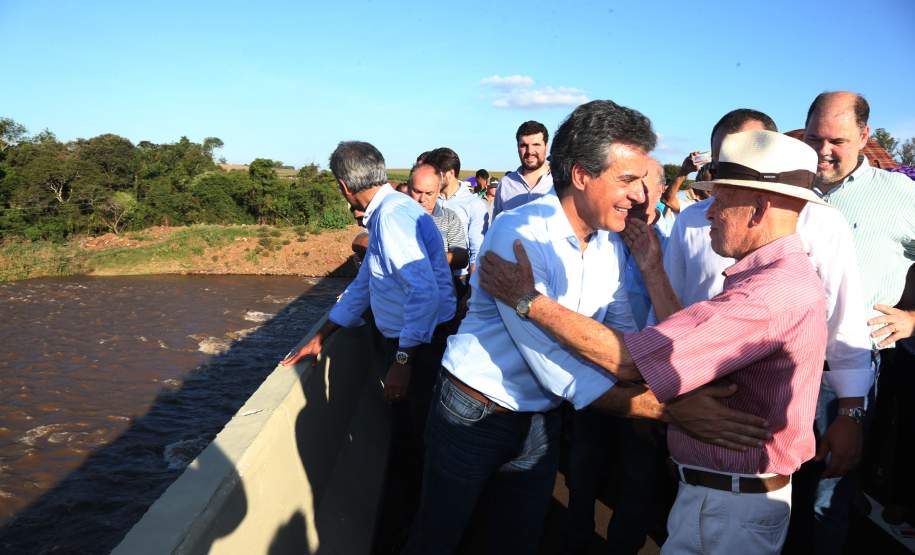 Richa inaugura ponte sobre Rio das Cinzas, entre Bandeirantes e Itambaracá Richa inaugura ponte sobre Rio das Cinzas, entre Bandeirantes e Itambaracá