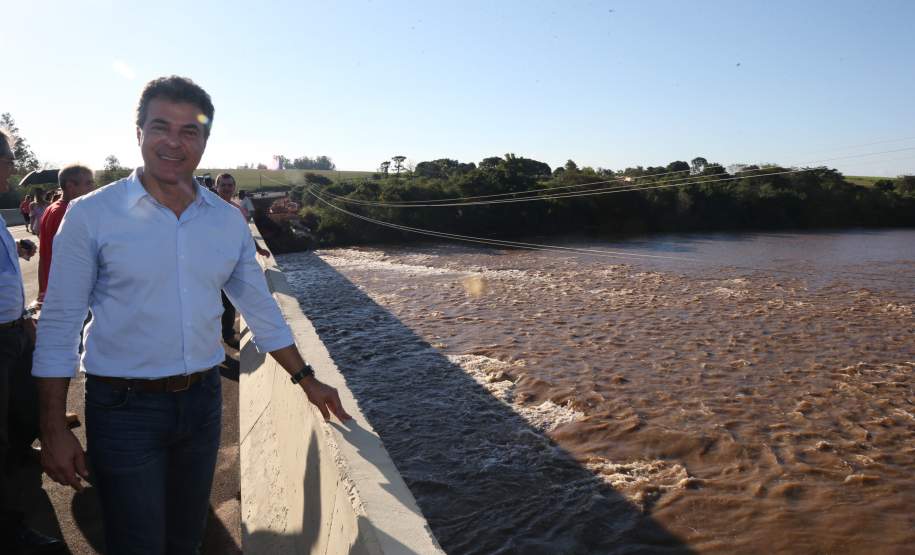 Richa inaugura ponte sobre Rio das Cinzas, entre Bandeirantes e Itambaracá Richa inaugura ponte sobre Rio das Cinzas, entre Bandeirantes e Itambaracá