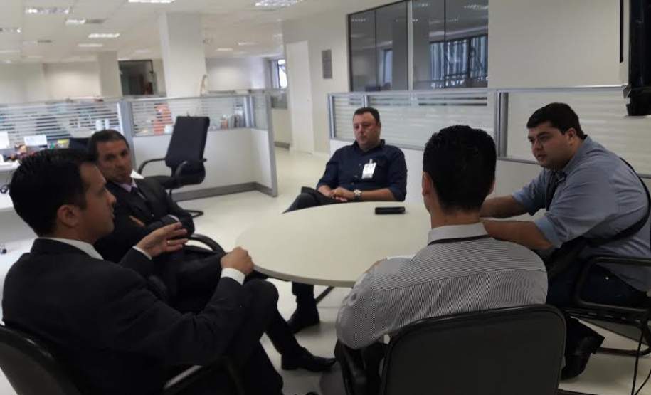 Prefeito do Município de Araruna recebe orientações na sede da Coordenadoria Estadual de Proteção e Defesa Civil. Prefeito do Município de Araruna recebe orientações na sede da Coordenadoria Estadual de Proteção e Defesa Civil.