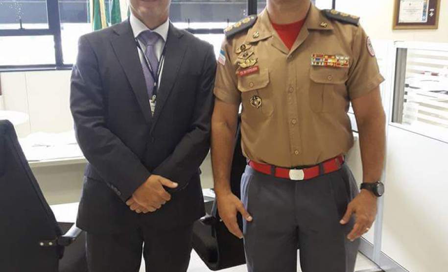 Coordenador Estadual de Proteção e Defesa Civil do Espírito Santo visita a CEPDEC do Paraná Coordenador Estadual de Proteção e Defesa Civil do Espírito Santo visita a CEPDEC do Paraná