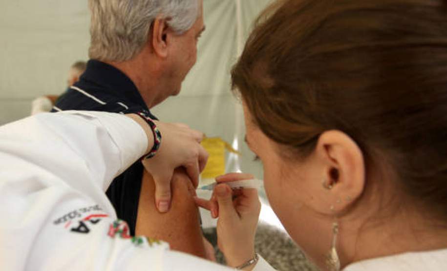Saúde informa que manterá vacina contra a gripe para o público-alvo Saúde informa que manterá vacina contra a gripe para o público-alvo