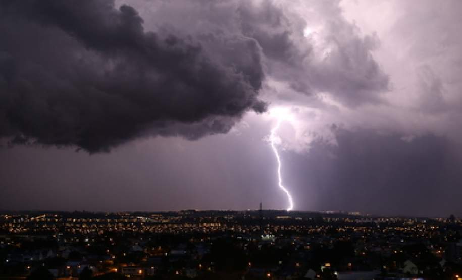 Chuva continua até sexta-feira no Paraná e frio chega no fim de semana
