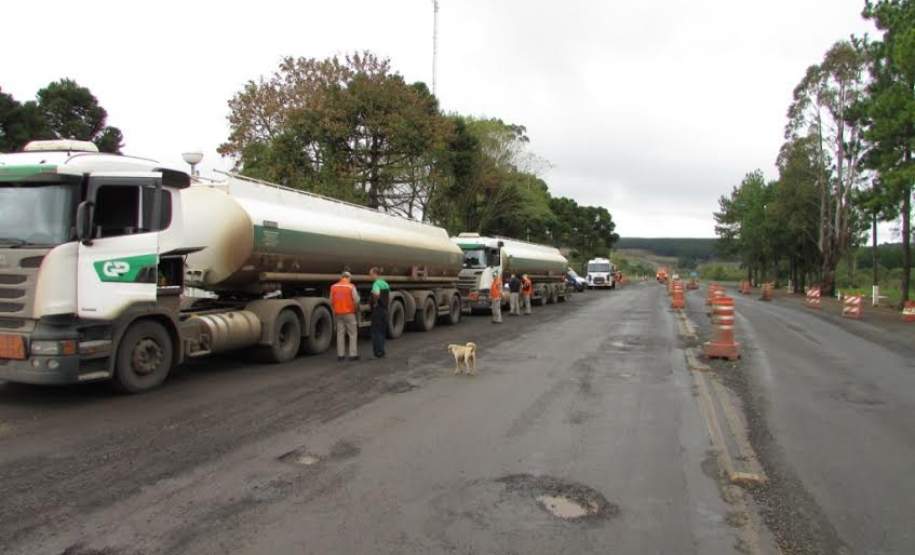 11ª CORPDEC realiza Fiscalização de Transporte de Produtos Perigosos em Palmas – PR. 11ª CORPDEC realiza Fiscalização de Transporte de Produtos Perigosos em Palmas – PR.