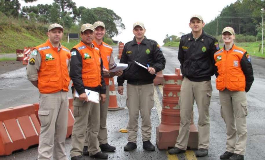 11ª CORPDEC realiza Fiscalização de Transporte de Produtos Perigosos em Palmas – PR. 11ª CORPDEC realiza Fiscalização de Transporte de Produtos Perigosos em Palmas – PR.