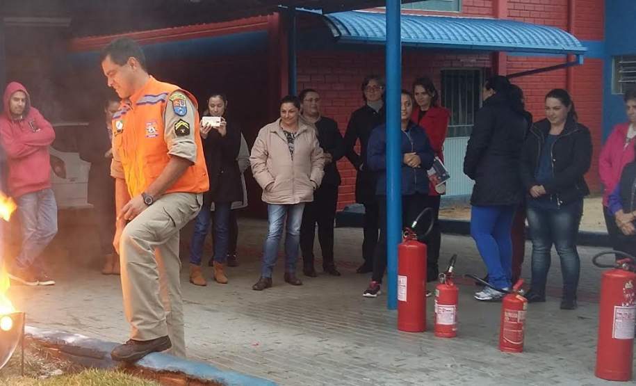 APAE do município de Vitorino recebe treinamento da 11ª Coordenadoria Regional de Proteção e Defesa Civil APAE do município de Vitorino recebe treinamento da 11ª Coordenadoria Regional de Proteção e Defesa Civil