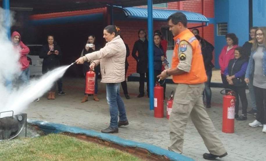 APAE do município de Vitorino recebe treinamento da 11ª Coordenadoria Regional de Proteção e Defesa Civil APAE do município de Vitorino recebe treinamento da 11ª Coordenadoria Regional de Proteção e Defesa Civil