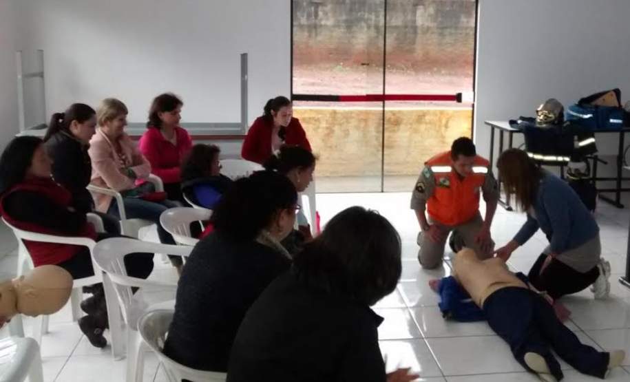 APAE do município de Vitorino recebe treinamento da 11ª Coordenadoria Regional de Proteção e Defesa Civil APAE do município de Vitorino recebe treinamento da 11ª Coordenadoria Regional de Proteção e Defesa Civil